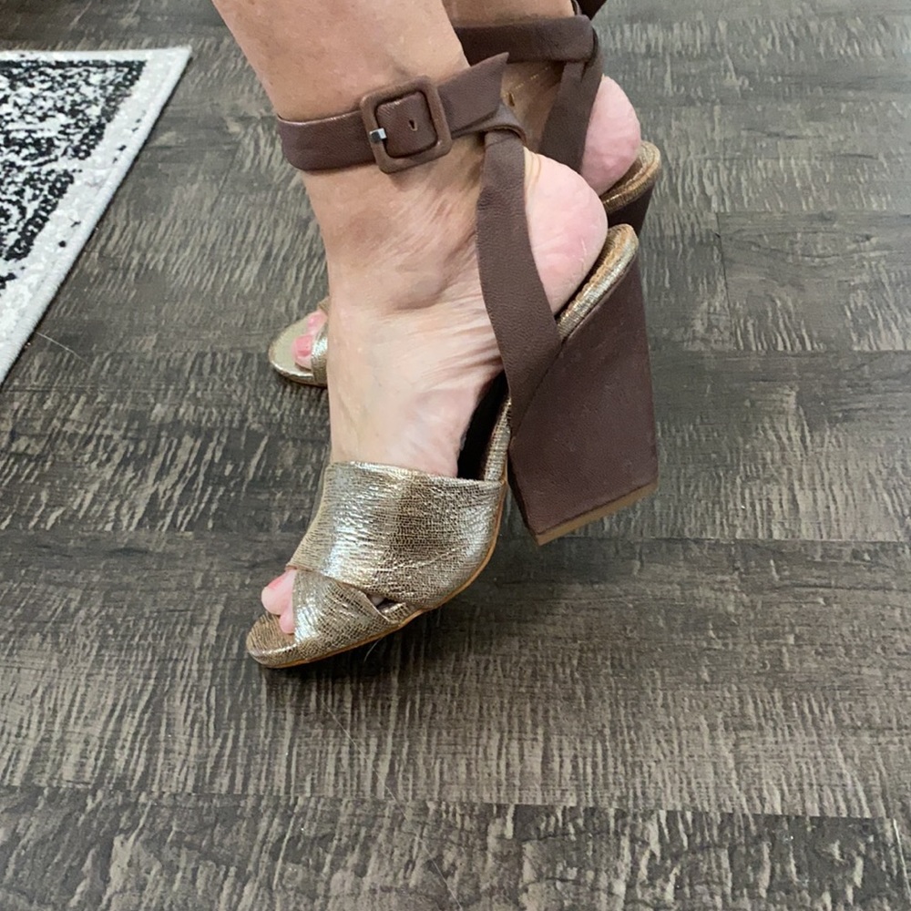 Bacio 61 Shoes! View 2